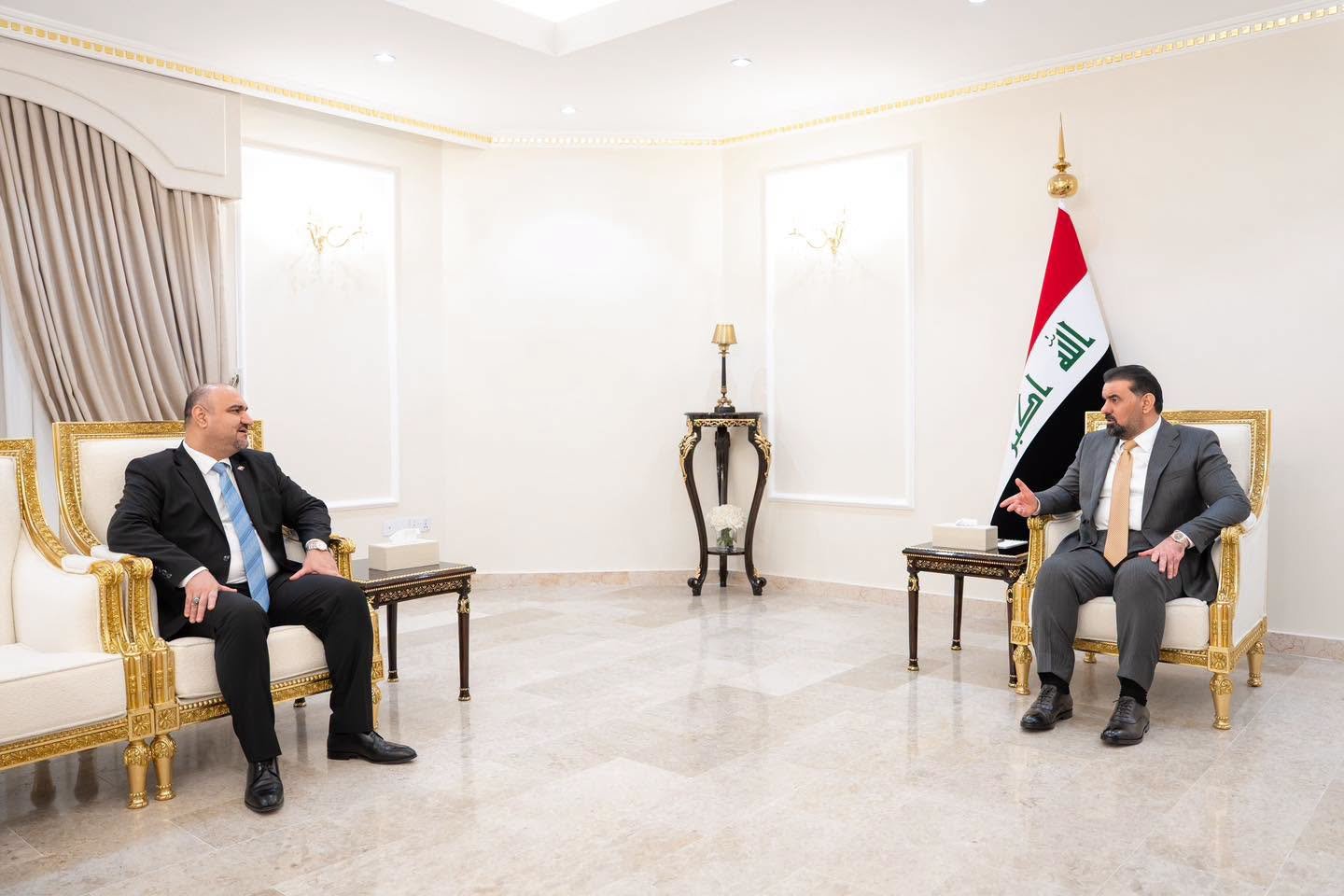 رئيس البرلمان ووزير الدولة يؤكدان أهمية تكامل الجهود بين مؤسسات الدولة وتعزيز التنسيق المشترك