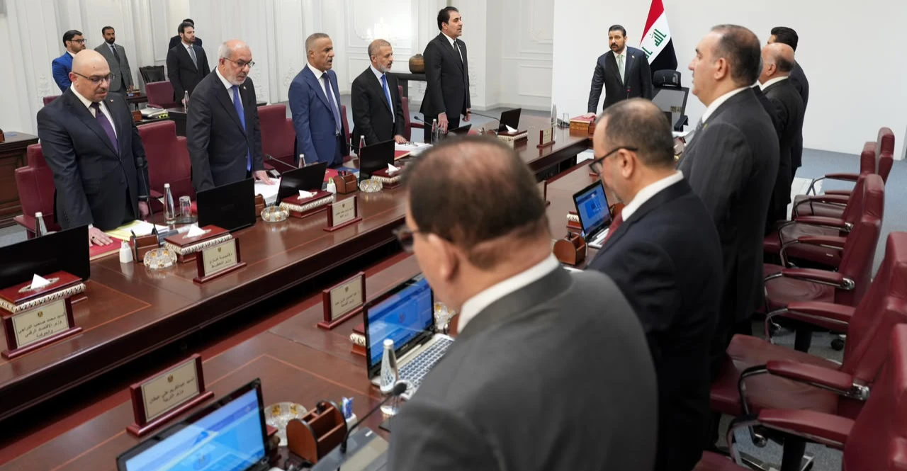 الوزراء الجدد يؤدون “قسم الشرف” والحكومة تتخذ قرارات في 6 قطاعات