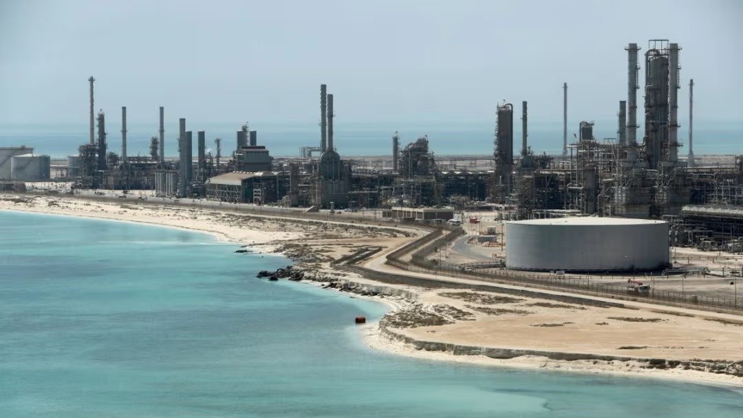“برنت” يتجاوز 110 دولارات وسط تصاعد المخاطر في هرمز