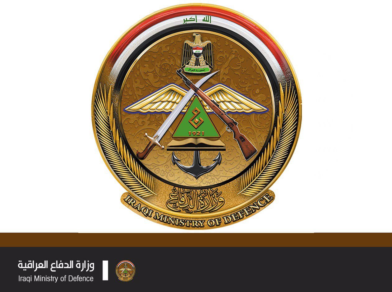 قوات الجيش تجمع مبالغ مالية كبيرة كانت مبعثرة على طريق (بغداد – الموصل)