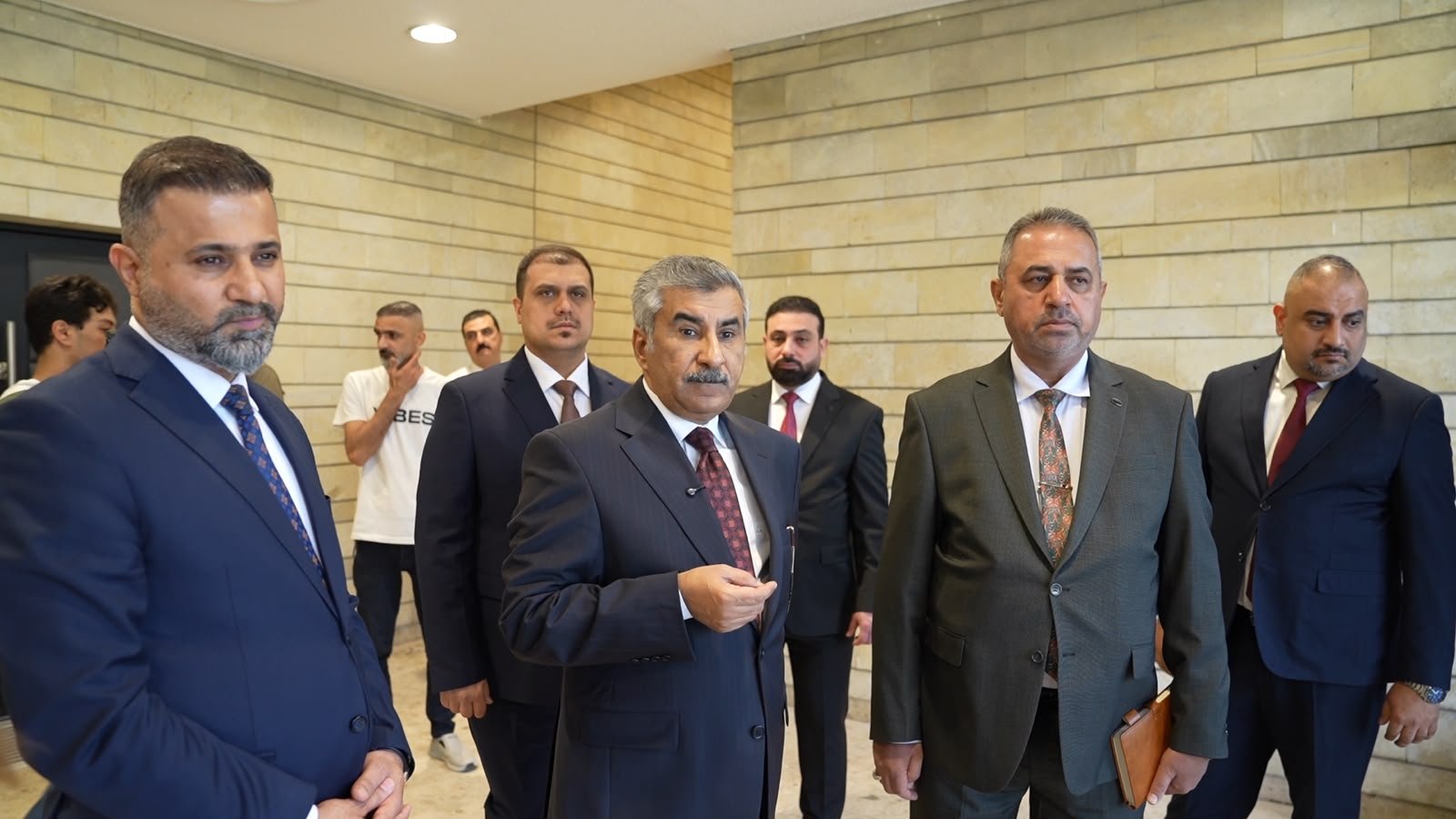 وزير الثقافة يتفقد مسرح المنصور ويؤكد أهمية الارتقاء بالواقع المسرحي وتعزيز الحراك الثقافي