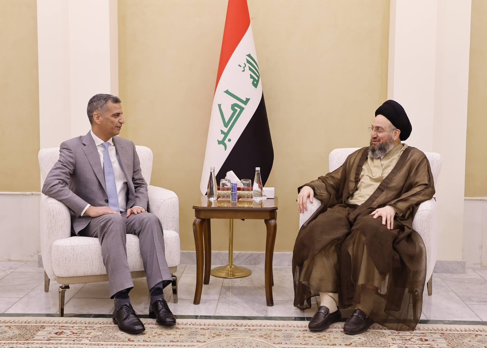 الحكيم يبحث مع محافظ البنك المركزي العراقي السياسة النقدية في البلاد بعد الأزمة المالية التي تعرّض لها العراق