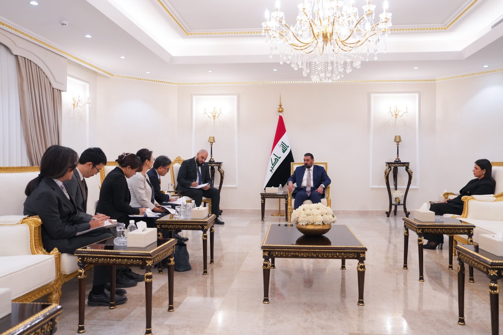 الحلبوسي والسفير الياباني يبحثان أهمية تعزيز التنسيق والتواصل بين المؤسستين التشريعيتين