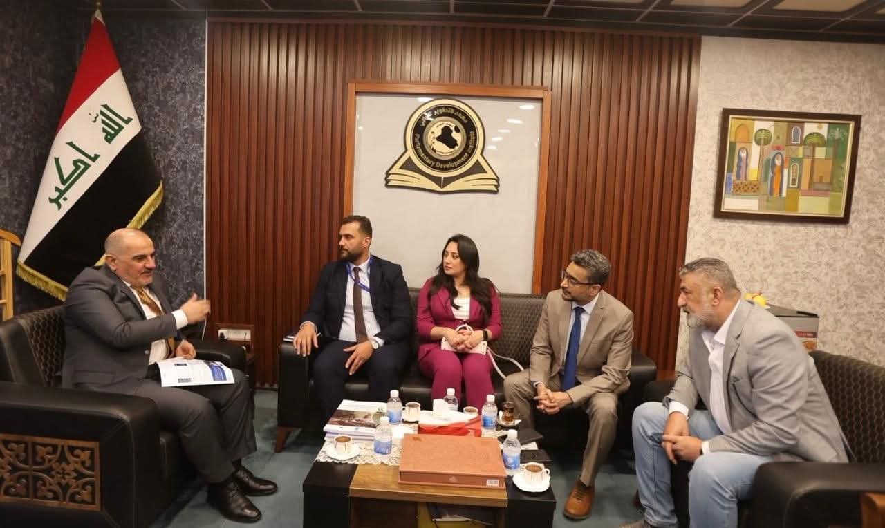 مدير عام معهد التطوير النيابي يناقش مع وفد منظمة العمل الدولية اقامة ورش عمل متخصصة
