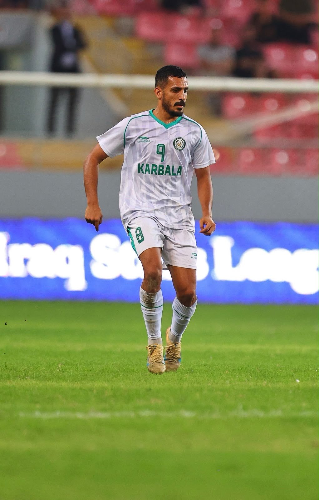 الطلبة يعترض على لاعب كربلاء